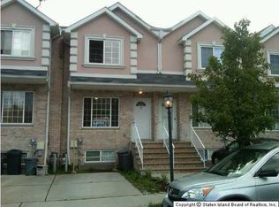 32 Calcagno Ct, Staten Island, NY 10314