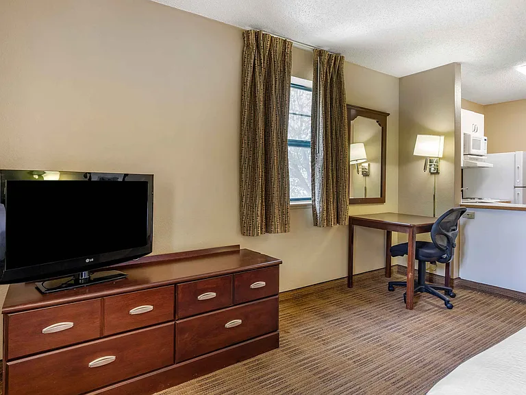 Studio Suite - 1 Queen Bed