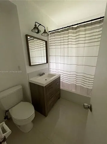829 Columbus Blvd — Photo 2