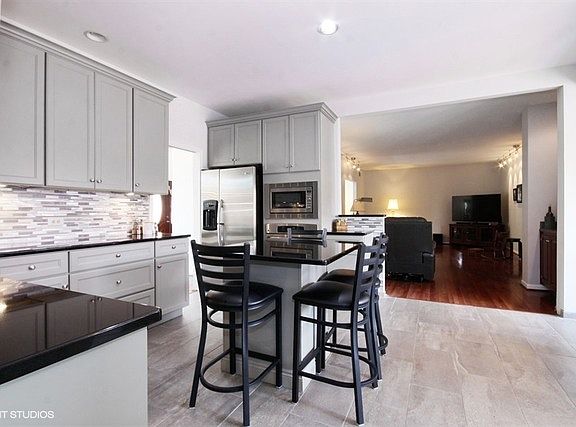 3rd image of 10762 Oakton Ct