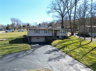 1004 Squaw Run Rd, Ellwood City, PA 16117