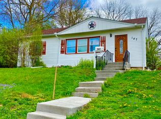 147 S Hill St, Woodstock, IL 60098
