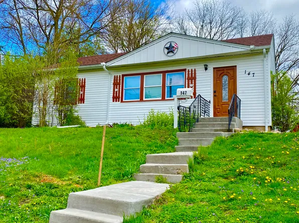 147 S Hill St, Woodstock, IL 60098