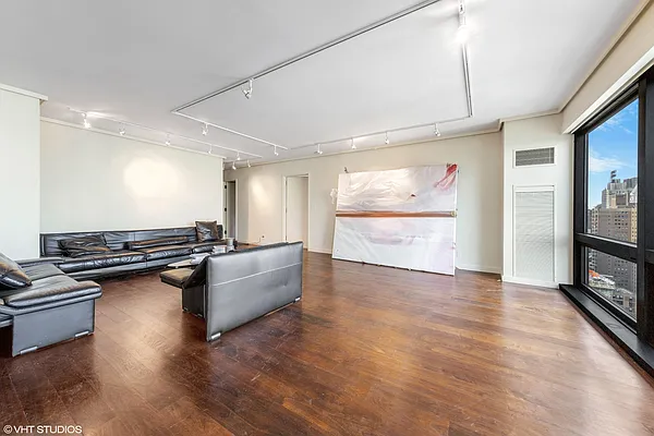 Sold by Maltz Auctions Inc | media 23