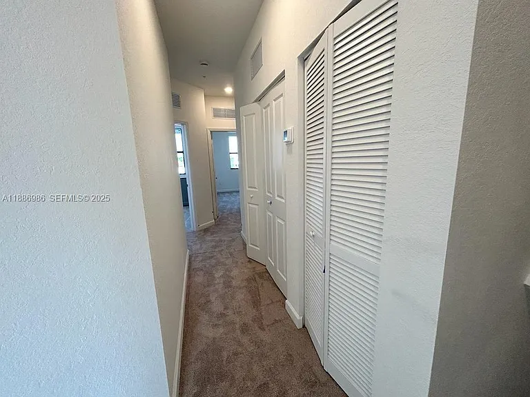 264 SW 159th Way — Photo 4