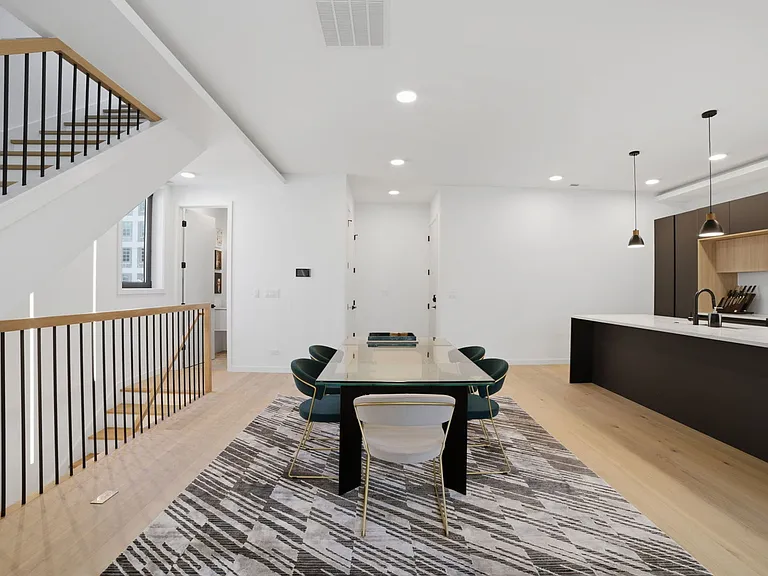 5039 N Winthrop Ave #2F — Photo 8