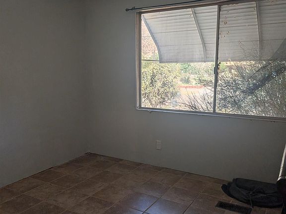 4th image of 400 N Riverside Dr