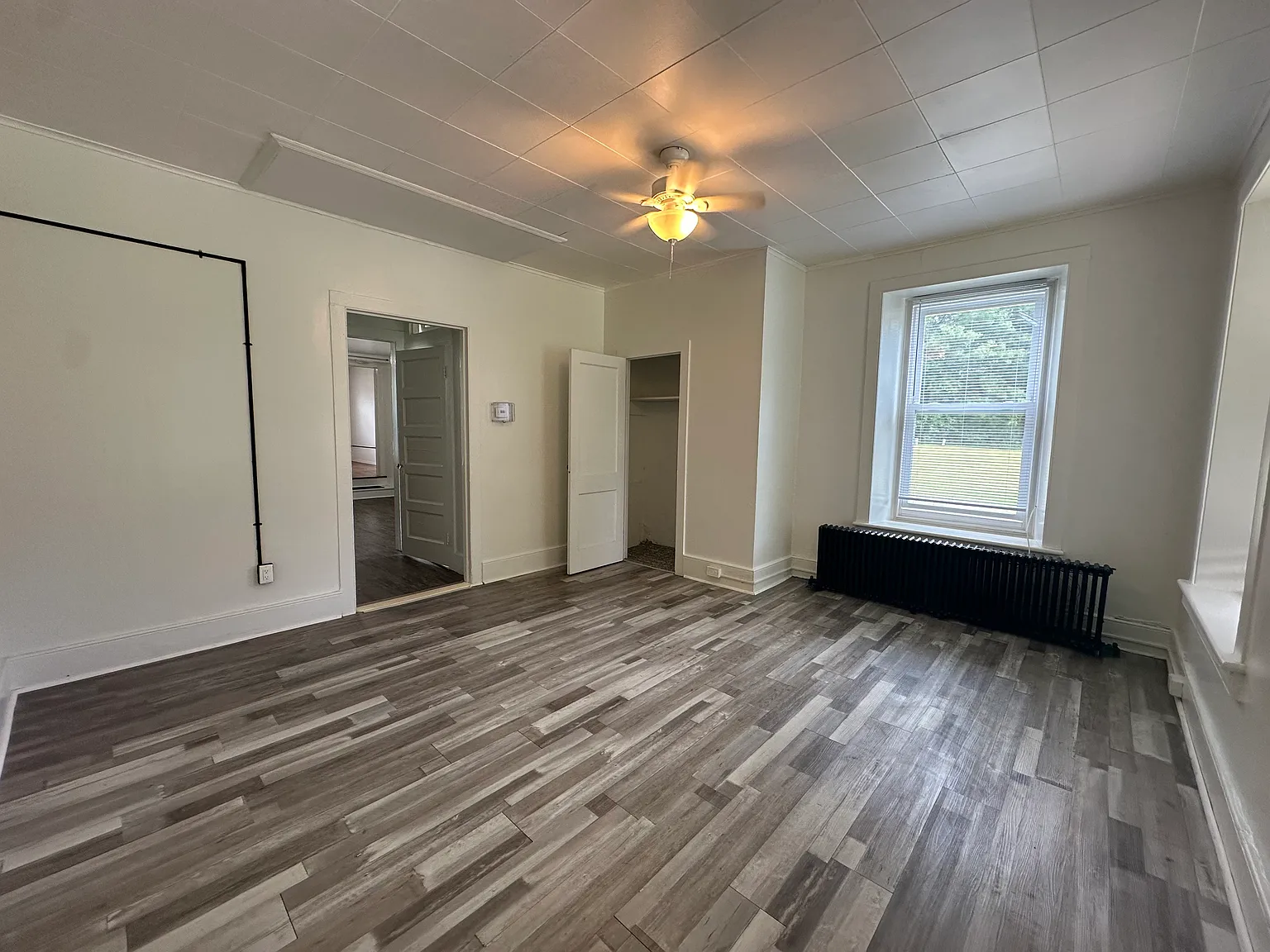 1 bed, 977 sqft, $1,650 — Photo 3
