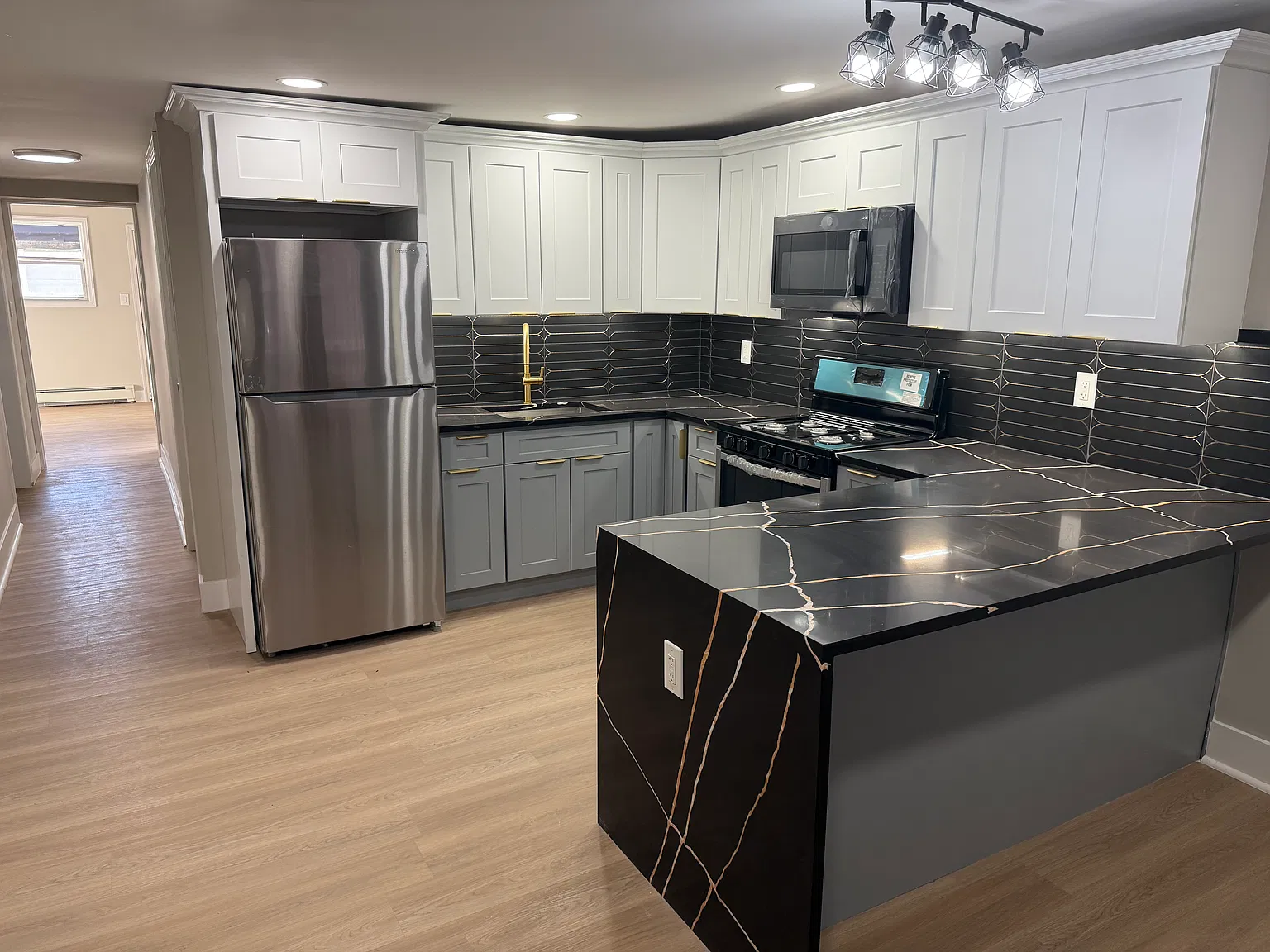 4 bed, 2100 sqft, $3,500 — Photo 2