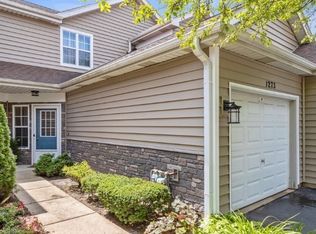 1273 Cranbrook Dr #1, Schaumburg, IL 60193