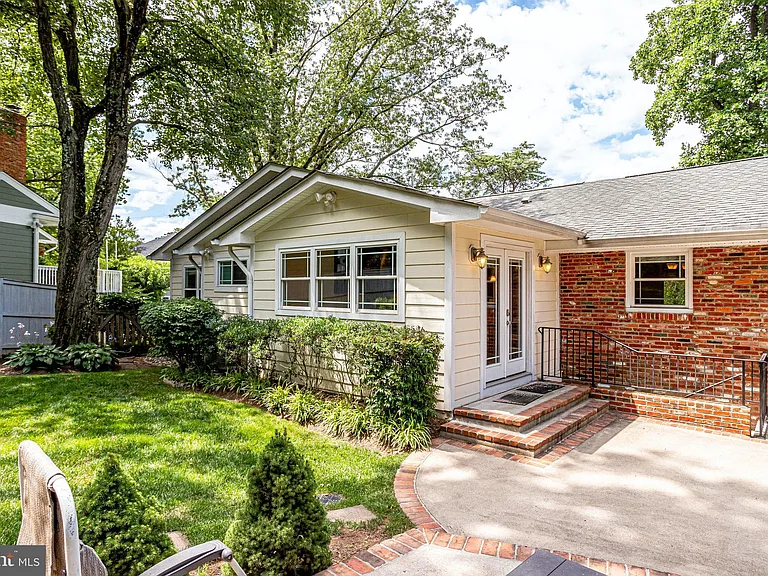 4894 Williamsburg Blvd — Photo 41
