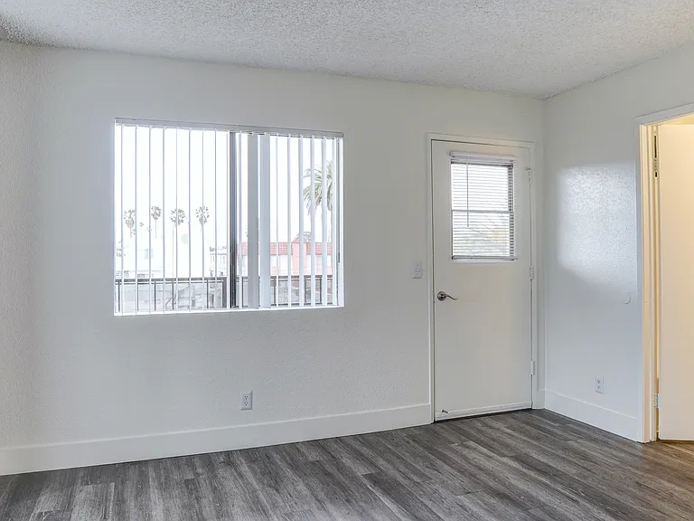 Seapointe Village Apartments — Photo 9