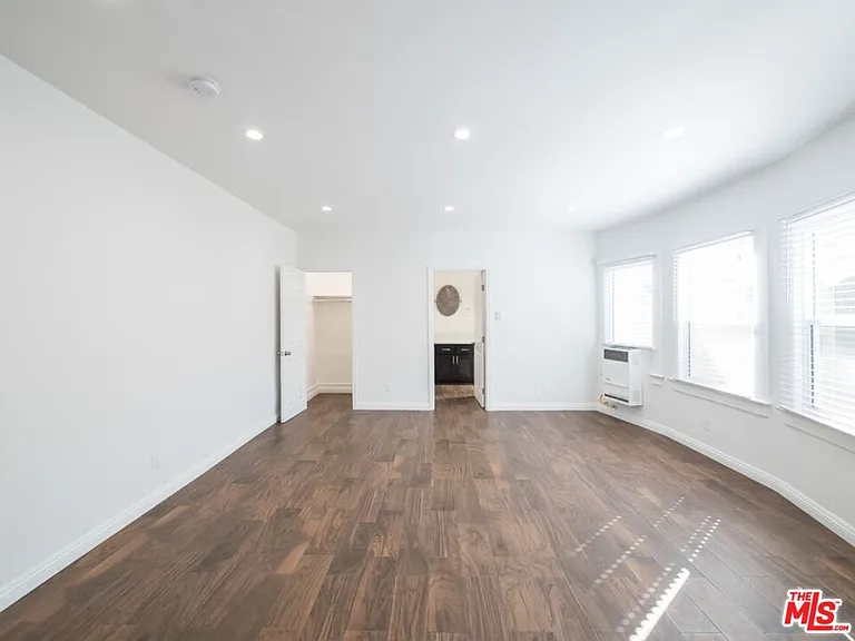 40 Rose Ave #6 — Photo 5