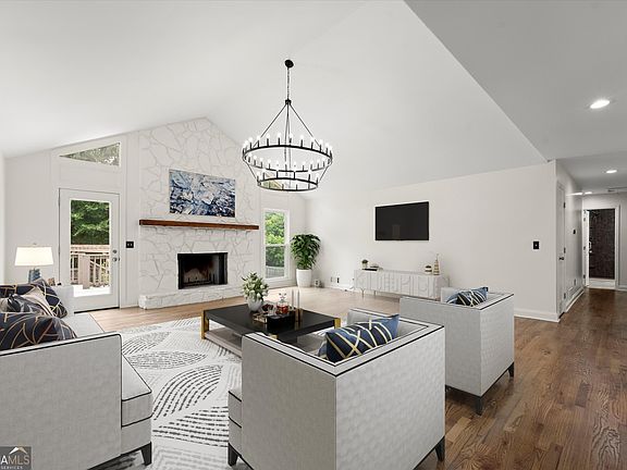 4th image of 560 Saddle Creek Cir