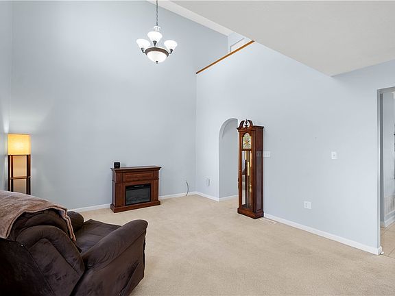 3rd image of 410 Suncrest Dr