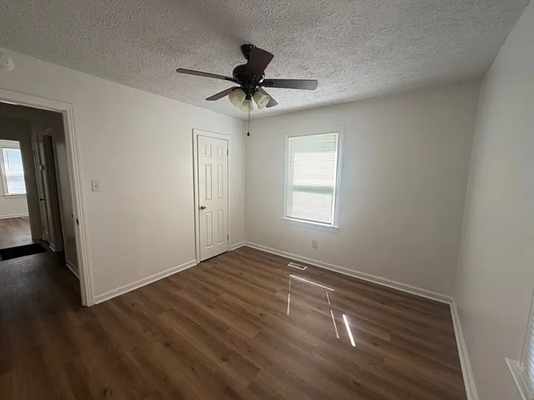 1307 E Moody Ave — Photo 9