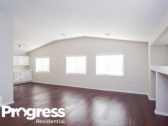 3rd image of 4516 Victoria Garden Ave