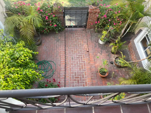 9431 Charleville Blvd, Beverly Hills, CA 90212