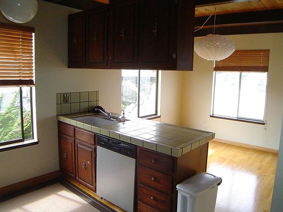4th image of 801 Burnett Ave APT 4