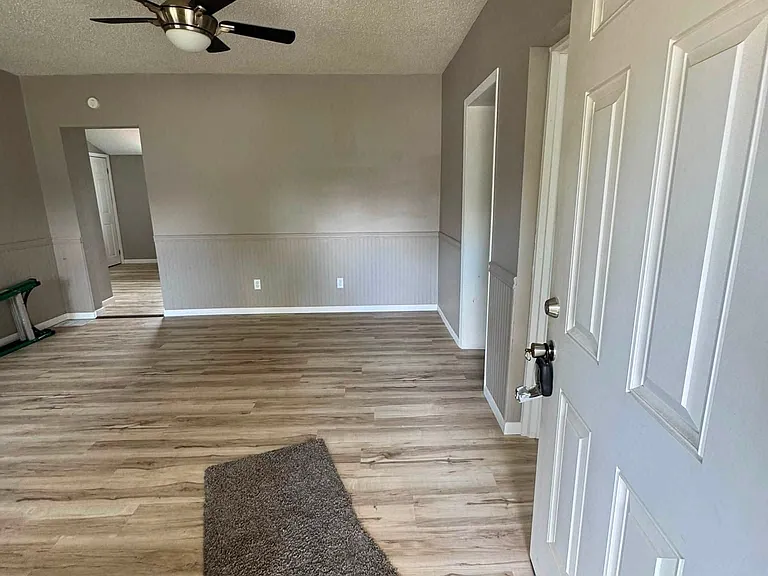 1402 S Van Buren St — Photo 9