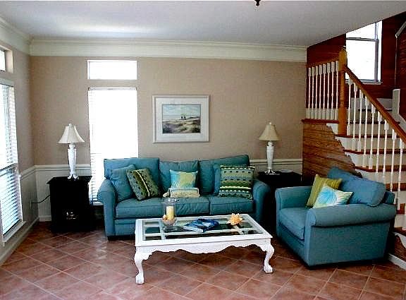 Living room. All tile floors have been replaced with wood fl