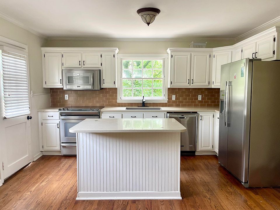 2nd image of 448 Riverview Cir