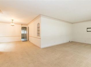 2296 Ashurst Rd FLOOR 1, Cleveland, OH 44118