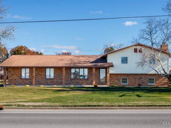 1220 Hanover St, Germantown, IL 62245