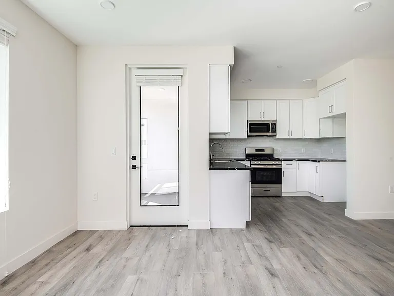 6120 Woodman Ave #102 — Photo 15