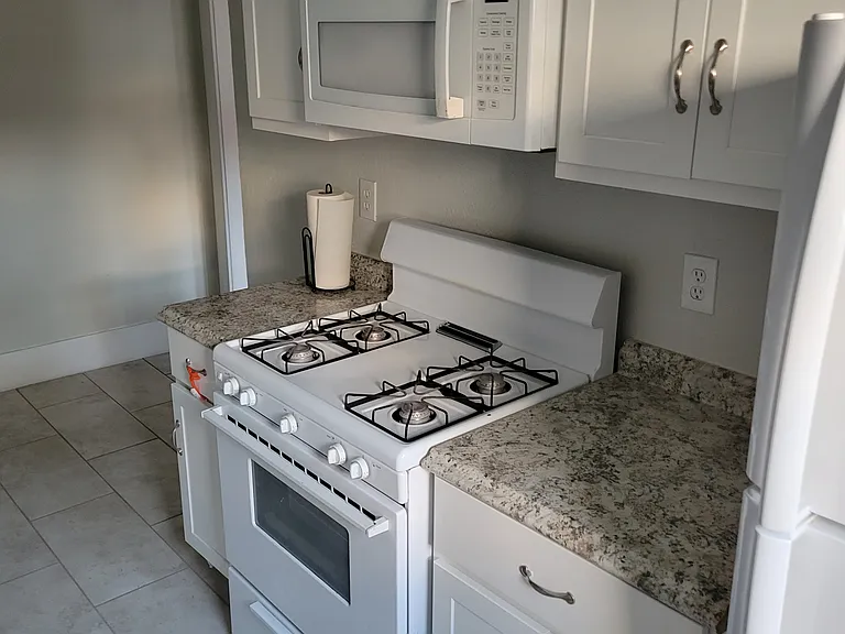 1021 E Garfield St — Photo 10