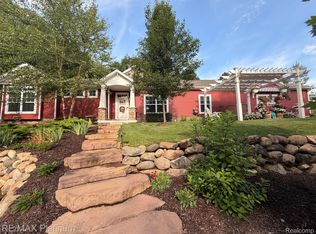 2676 Crooked Lake Rd, Howell, MI 48843