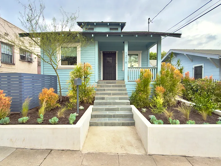 1216 Mohawk St — Photo 1