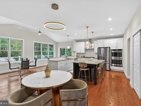 4th image of 7 Overfield Ln
