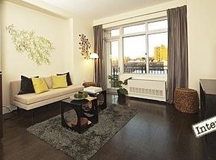 3054 21st St, Astoria, NY 11102