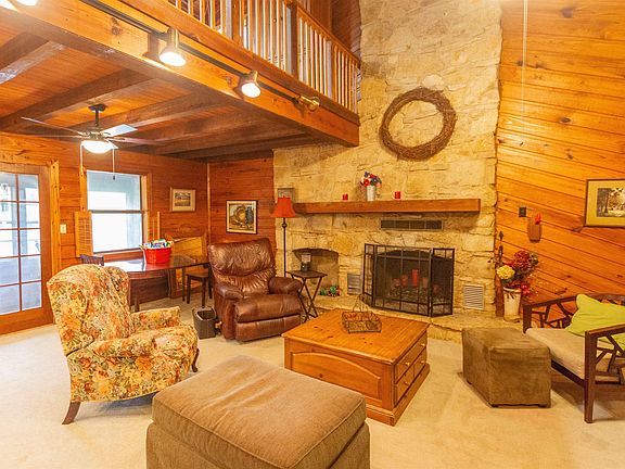 4th image of 115 Lago Vista Ln