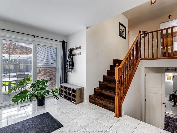 3rd image of 47 Rose Ave