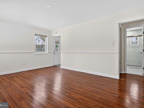 4th image of 105 Crozet St