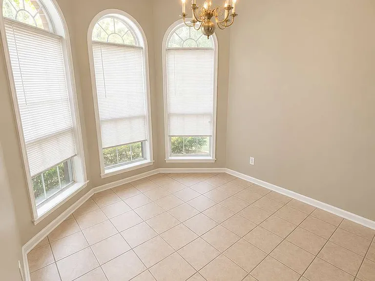 9901 Woodland Bend Dr — Photo 2