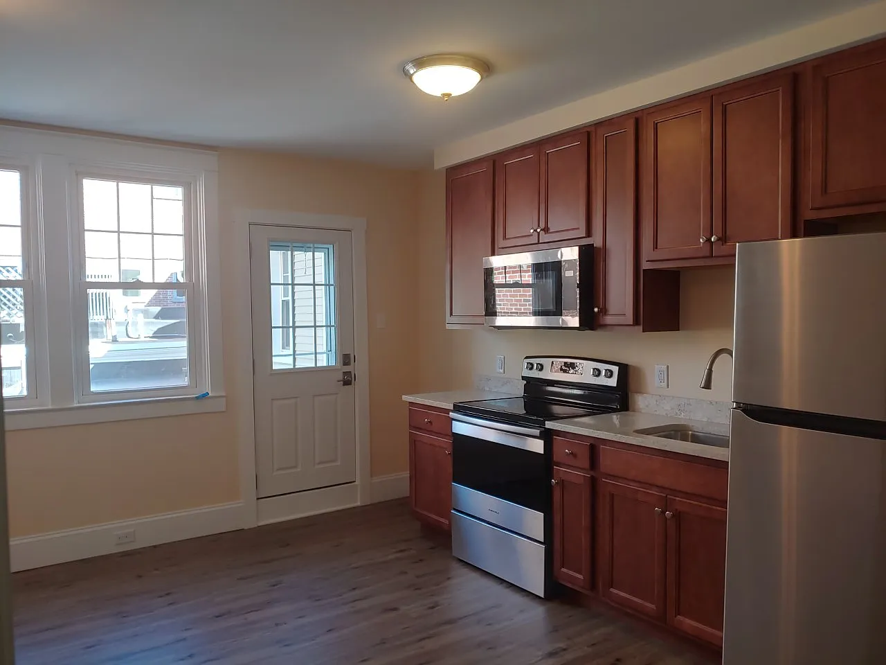 2 bed, 1.5 bath, 900 sqft, $1,650 — Photo 2