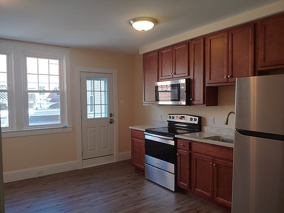 2nd image of 339 N Queen St #2