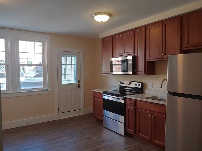 339 N Queen St #2 — Photo 2