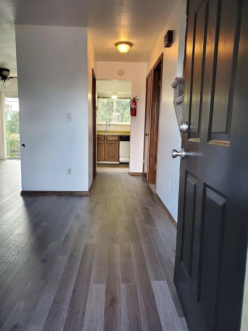 Townhome with 4 bedrooms, 2.5 bath — Photo 2