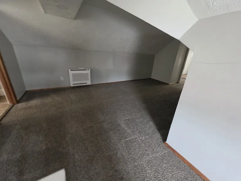 4562 Charles St — Photo 4