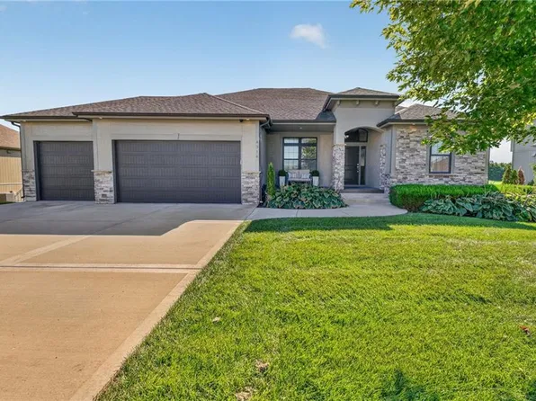 4316 S Stone Canyon Dr, Blue Springs, MO 64015