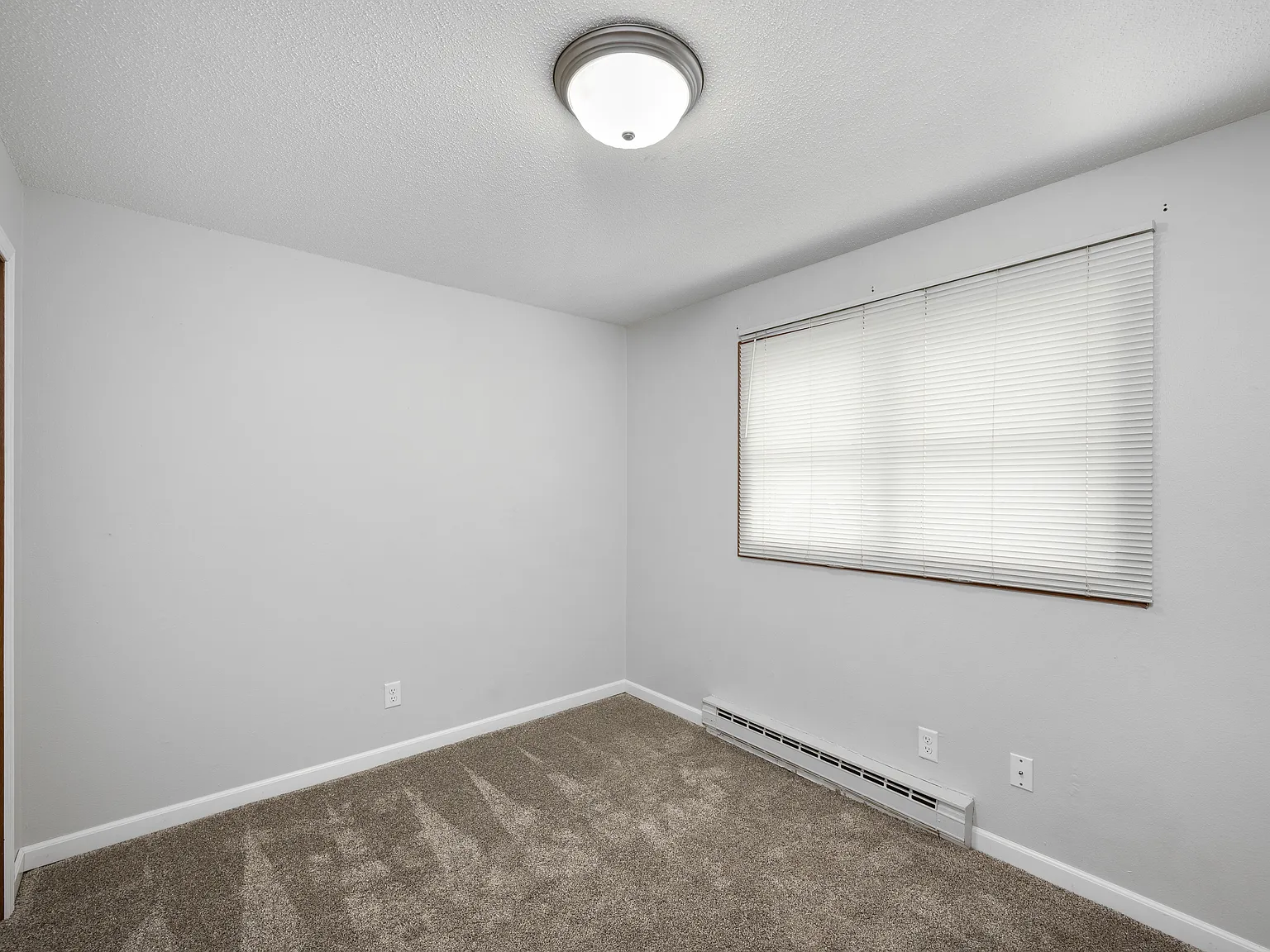2 bed, 750 sqft, $850 — Photo 2