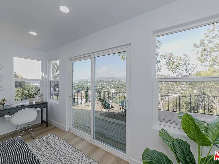 1832 Burnell Dr — Photo 8