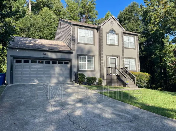 5825 Old Carriage Dr S, Atlanta, GA 30349