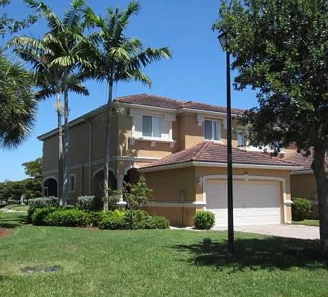 2nd image of 3272 Antica St