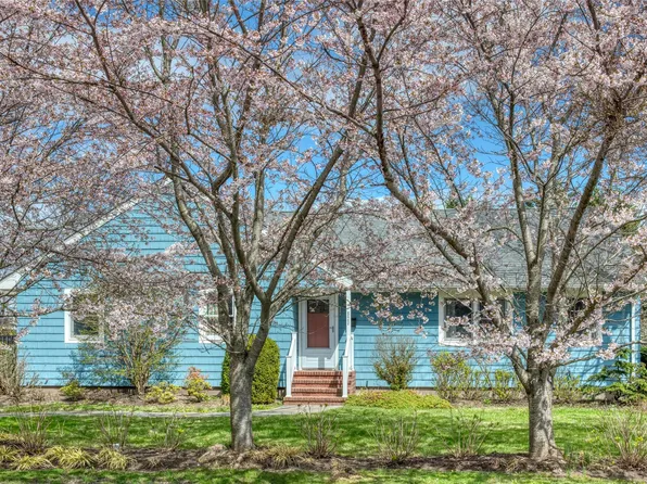 520 4th Street, Greenport, NY 11944