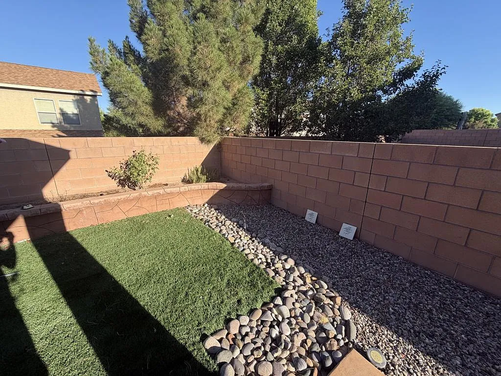 1005 El Paseo St — Photo 3